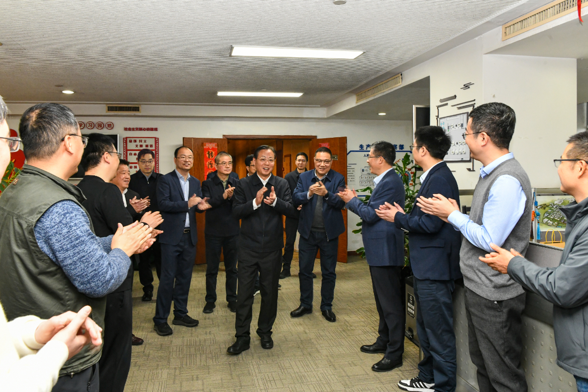 浙能集團(tuán)領(lǐng)導(dǎo)班子新年首個(gè)工作日給全體干部職工拜年鼓勁開(kāi)新局